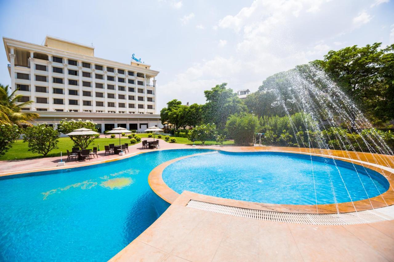 Sun-N-Sand Suites, Širdi Exteriér fotografie